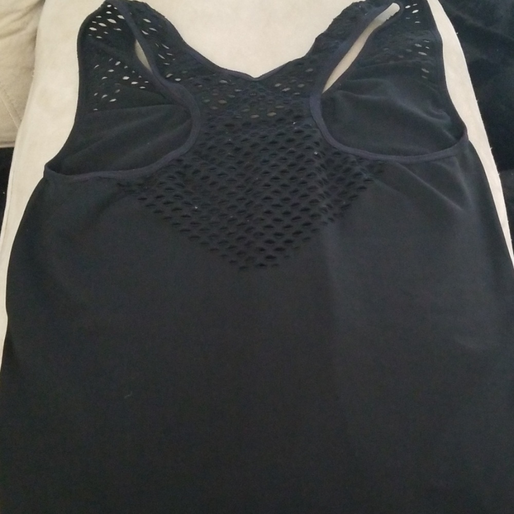 One piece - Picture 2 of 4